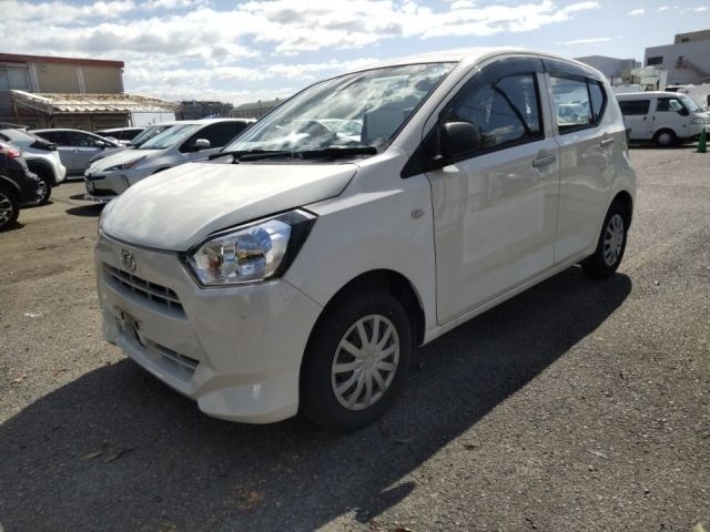 9062 Daihatsu Mira e s LA350S 2018 г. (LUM Kobe Nyusatsu)